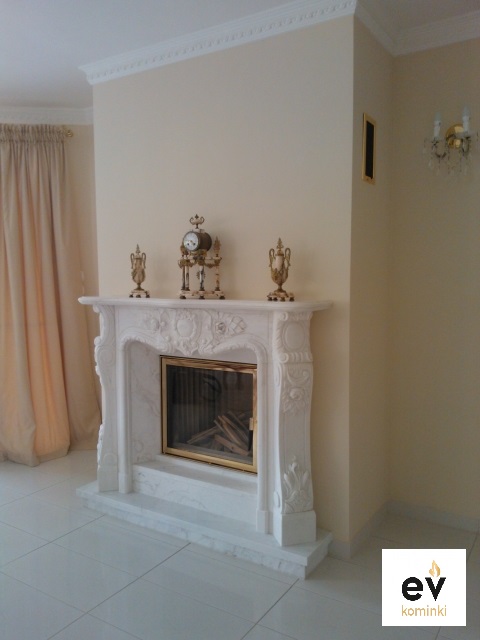  Elegancki biały kominek