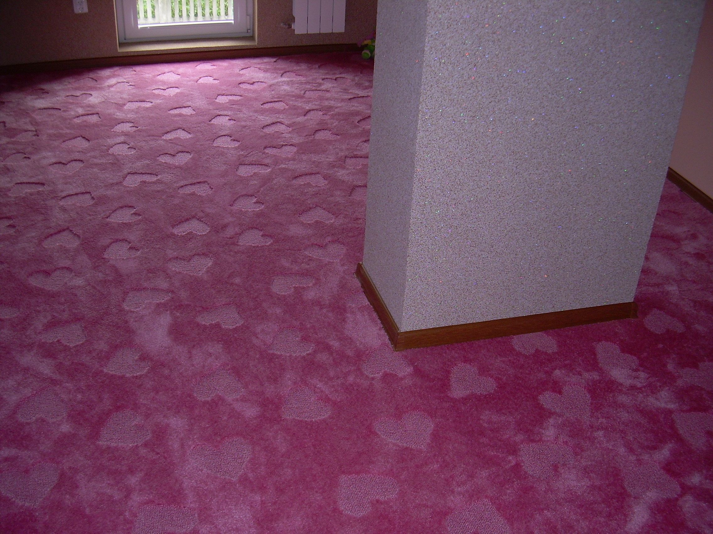 Różowa wykładzina podłogowa