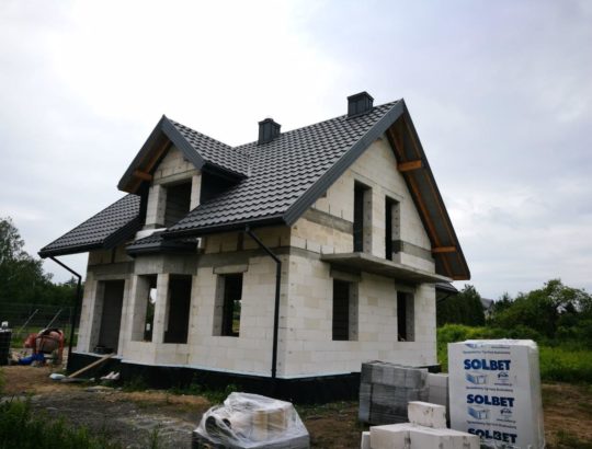 Budowa domu w stanie surowym
