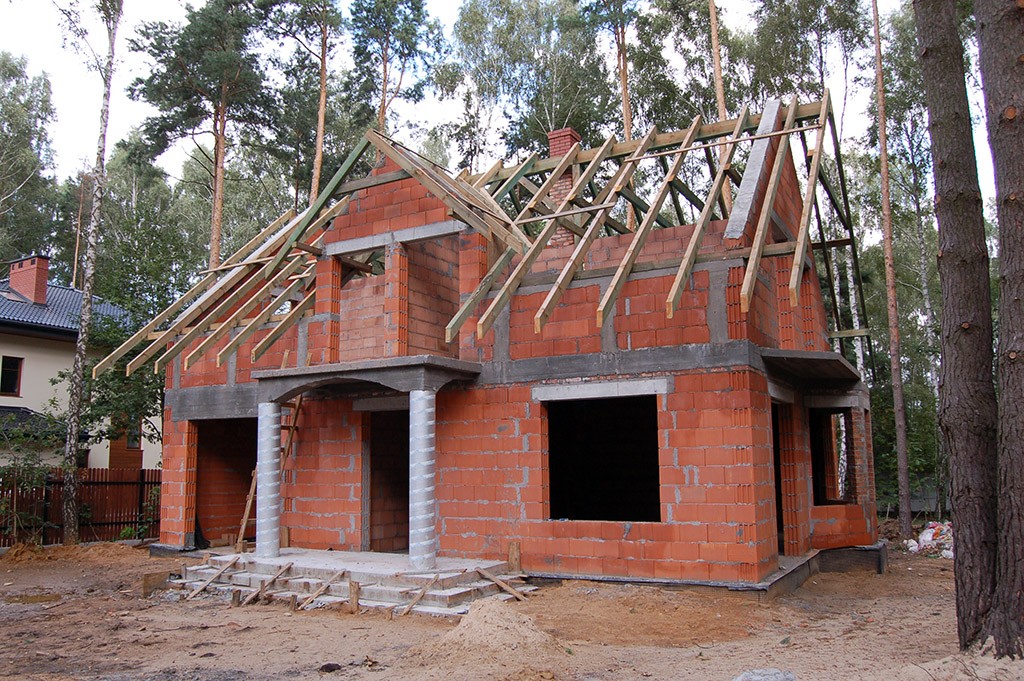 Budowa więźby dachowej w domu jednorodzinnym