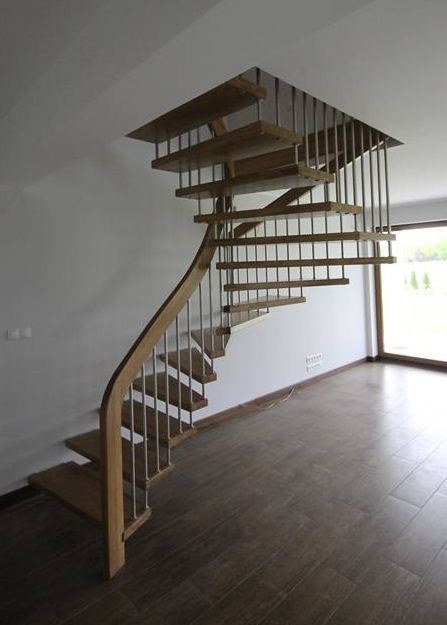 Kręcone schody drewniane