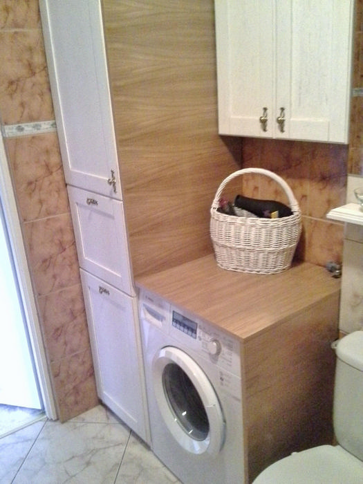 Drewniana zabudowa pralki i szafek łazienkowych