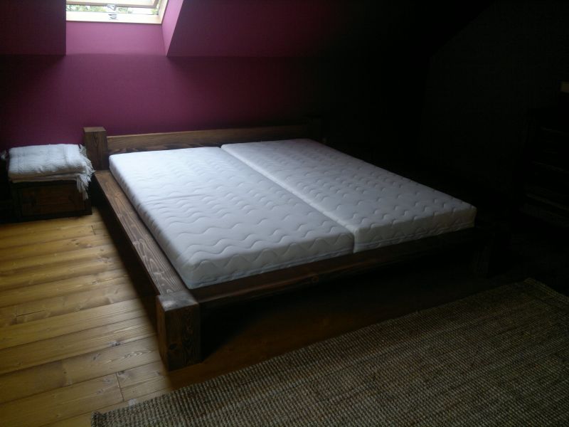 Drewniane łóżko pod wymiar materaca