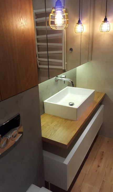 Szafka pod umywalkę oraz wiszące szafki łazienkowe na wymiar pomieszczenia