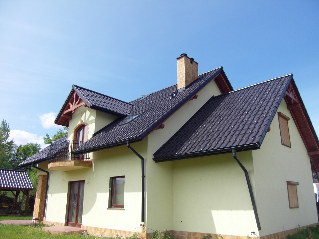 Dach w domu jednorodzinnym - dachówka ceramiczna