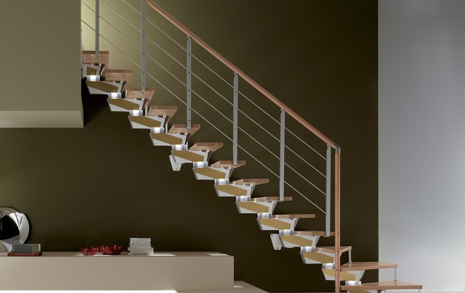 Schody Knock Design występują w wersji z wbudowanym oświetleniem. Model pozwalający indywidualnie kreować wygląd schodów według potrzeb klienta.