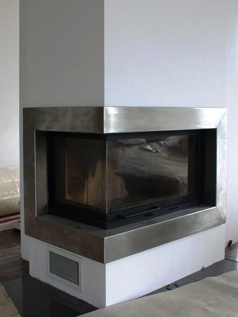 Wkład kominkowy Arysto Ramka ze stali nierdzewnej szlifowanej.